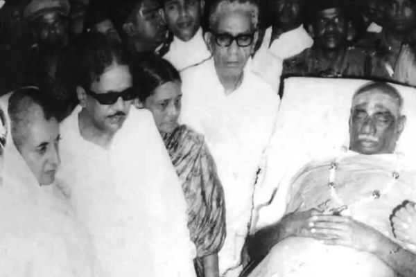 சென்னை மெரினாவில் காமராஜருக்கு இடம் தர மறுத்தாரா கலைஞர் கருணாநிதி ?- அது உண்மையா..?