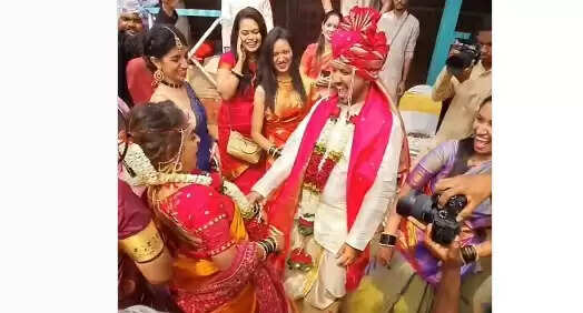 ஓ சொல்றியா மாமா ! - மணமகள் குத்தாட்டம்.. வாயடைத்துப்போன மணமகன்- வீடியோ ! ஓ சொல்றியா மாமா ! - மணமகள் குத்தாட்டம்.. வாயடைத்துப்போன மணமகன்- வீடியோ !