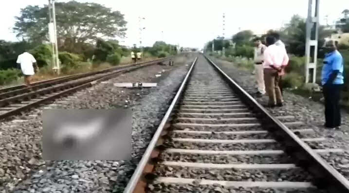 ரயில் படியில் பயணம் செய்த வடமாநில இளைஞருக்கு நடந்த விபரீதம் !!