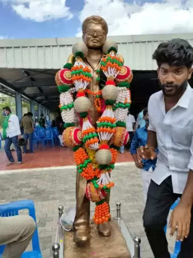 vijay statue