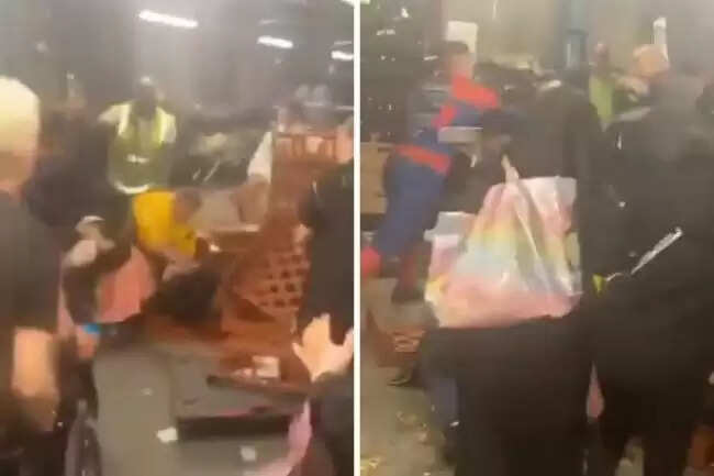 லண்டன் சூப்பர் மார்க்கெட்டில் ஊழியர்களை தாக்கிய போலி ஸ்பைடர் மேன்..!