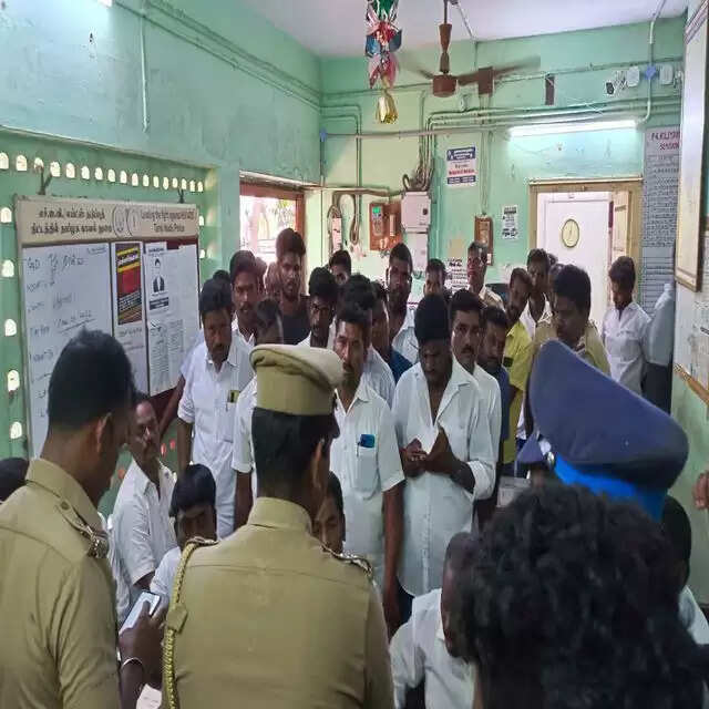 திமுக - பாமக பிரமுகர்கள் மோதல்.. காவல்நிலையம் முற்றுகை..!