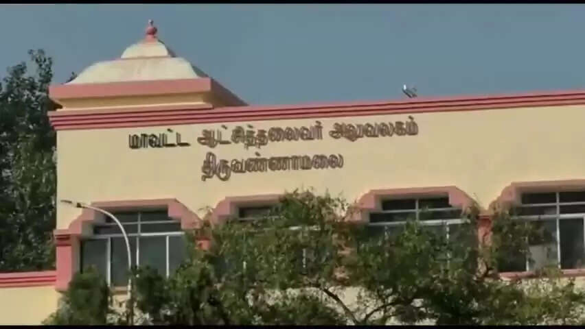 ஊராட்சியில் நிதி முறைகேடு.. அதிமுக தலைவர் அதிகாரம் பறிப்பு..!