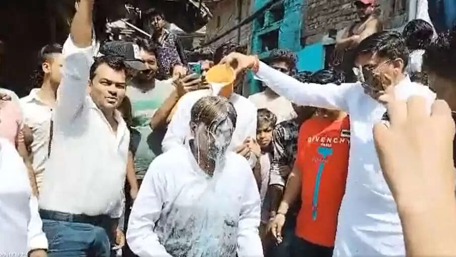 கவுன்சிலருக்கு பாலாபிஷேகம்.. காரணம் என்ன தெரியுமா..? கவுன்சிலருக்கு பாலாபிஷேகம்.. காரணம் என்ன தெரியுமா..?