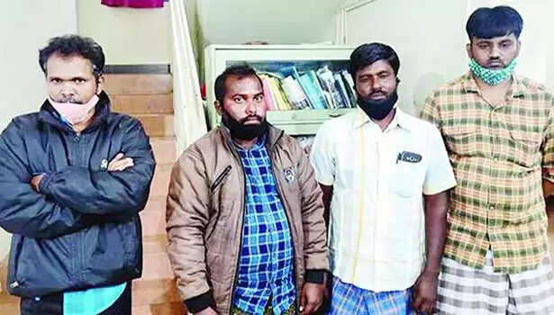 போலி நெகட்டிவ் சான்றிதழ் தயாரிப்பு; 4 கில்லாடிகளை அள்ளியது போலீஸ்..!