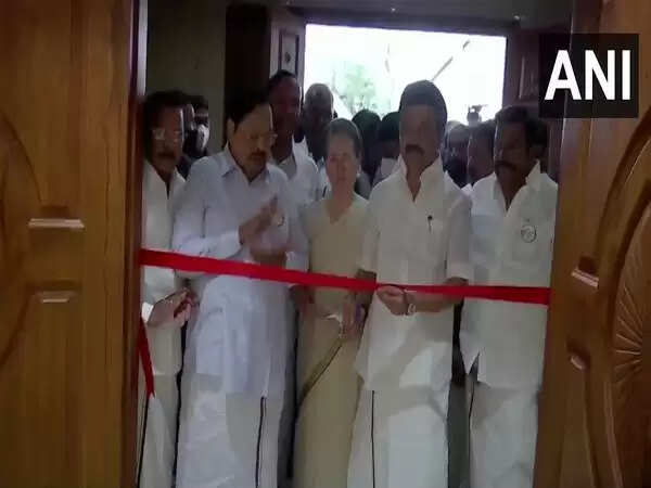 #BREAKING:- டெல்லியில் திமுக அலுவலகம்.. திறந்து வைத்தார் முதல்வர் ஸ்டாலின்..! #BREAKING:- டெல்லியில் திமுக அலுவலகம்.. திறந்து வைத்தார் முதல்வர் ஸ்டாலின்..!