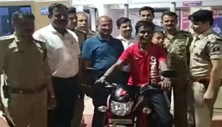 mathiya pradesam delivery boy bike