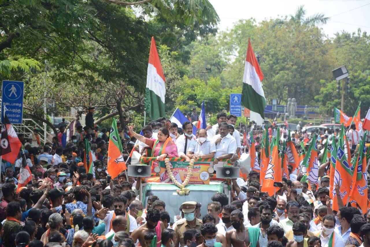 ரஜினியின் ஆதரவு எப்போதும் இருக்கு! நடிகை குஷ்பு சந்தோஷ பிரச்சாரம்!