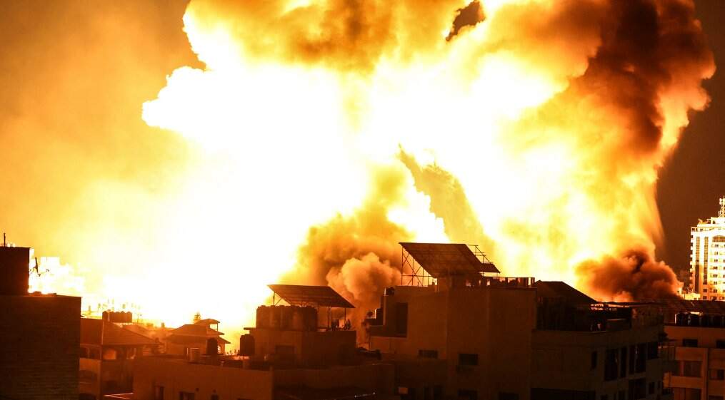 இஸ்ரேல் தொடர்ந்து குண்டுமழை.. காஸாவில் பெரும் இழப்பு.. தவிக்கும் மக்கள் ! இஸ்ரேல் தொடர்ந்து குண்டுமழை.. காஸாவில் பெரும் இழப்பு.. தவிக்கும் மக்கள் !