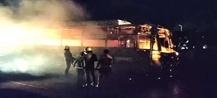 கோவை சென்ற ஆம்னி பேருந்தில் நள்ளிரவில் திடீர் தீ!!