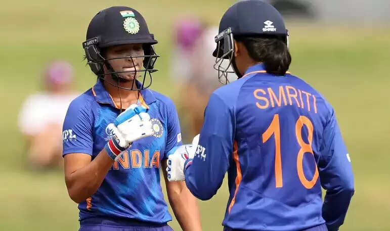 மகளிர் உலகக்கோப்பை- ஸ்மிரிதி மந்தனா, ஹர்மன்பிரீத் கவுர் அபார சதம்.. இந்தியா 317 ரன்கள் குவிப்பு