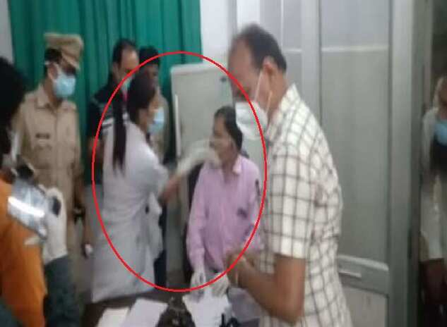 மருத்துவருக்கு பளார் விட்ட பெண் செவிலியர்! பணியின் போது பகீர் சம்பவம் !!