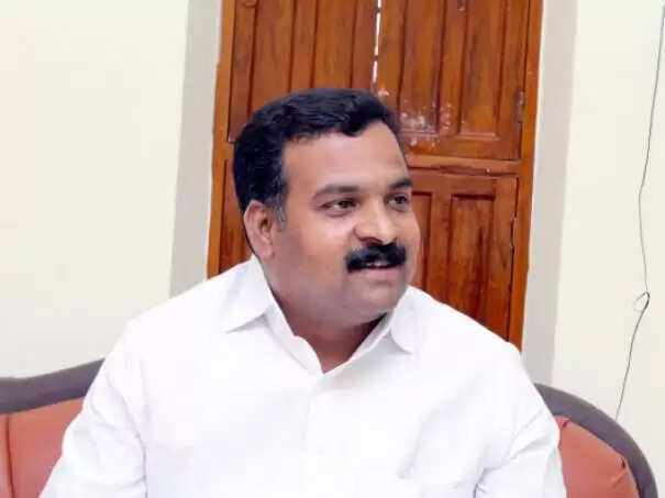 தலைவர் பதவிக்கு ரூ.50 கோடி லஞ்சம்: மாணிக்கம் தாகூர் மீது குற்றச்சாட்டு..!