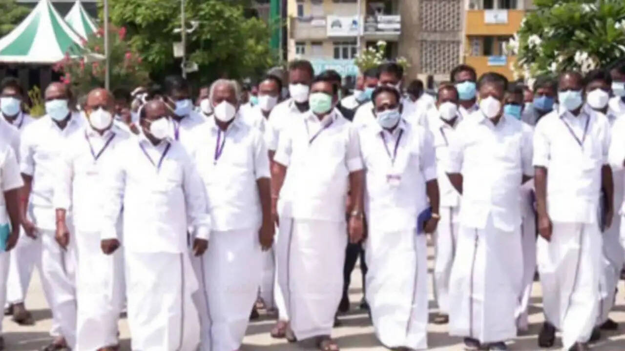 ஆளுநர் உரையை புறக்கணித்து அதிமுக எம்.எல்.ஏ.க்கள் வெளிநடப்பு..!! ஆளுநர் உரையை புறக்கணித்து அதிமுக எம்.எல்.ஏ.க்கள் வெளிநடப்பு..!!