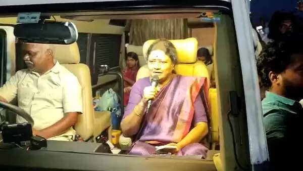 முதலமைச்சர் ஏன் அமைதியாக இருக்கிறார்? - ஈபிஎஸ்க்கு எதிராக பாய்ண்ட் கொடுக்கும் சசிகலா !!