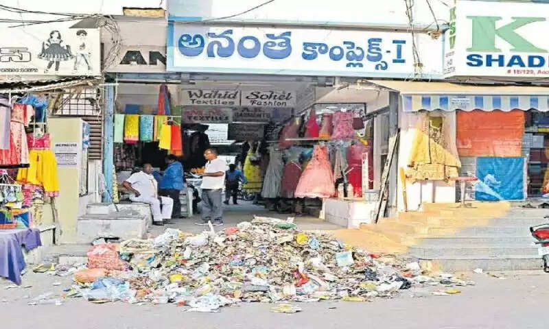 வரி செலுத்தாத வணிகர்கள்.. நகராட்சி ஊழியர் செய்த காரியம்.. அதிர்ச்சியில் அதிகாரிகள்..! வரி செலுத்தாத வணிகர்கள்.. நகராட்சி ஊழியர் செய்த காரியம்.. அதிர்ச்சியில் அதிகாரிகள்..!
