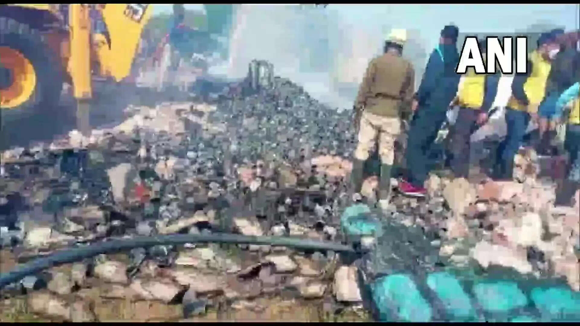 எண்ணெய் தொழிற்சாலையில் ஏற்பட்ட தீ விபத்தில் 3 குழந்தைகள் உடல் கருகி பலி!!