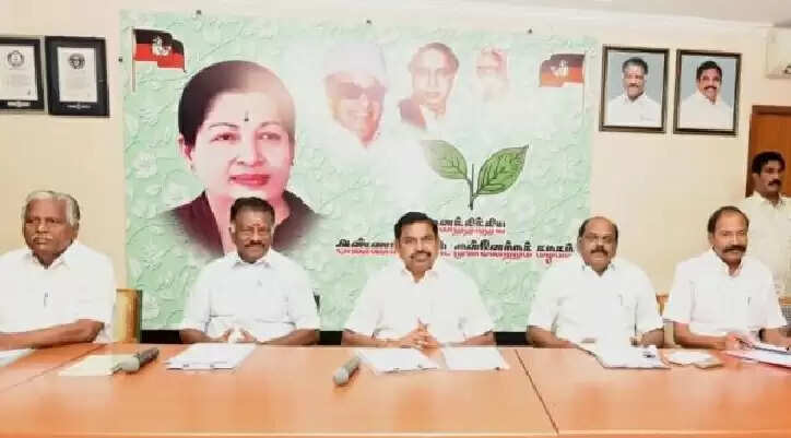 அதிமுக ஆலோசனைக் கூட்டத்தில் கொந்தளிப்பு.. பாதியில் வெளியேறிய முன்னாள் அமைச்சர்