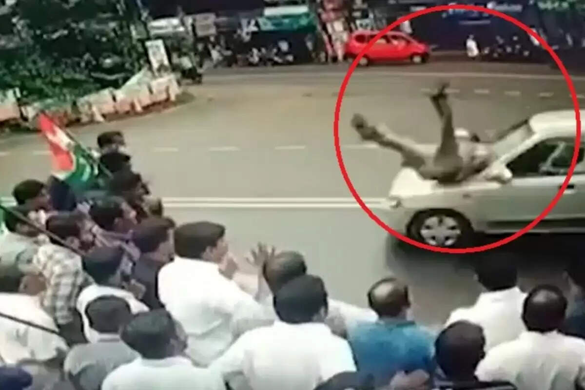 சாலையில் நின்று சீன் போட்ட இருவர்.. தூக்கி வீசிய கார்.. பகீர் சிசிடிவி காட்சிகள் !!