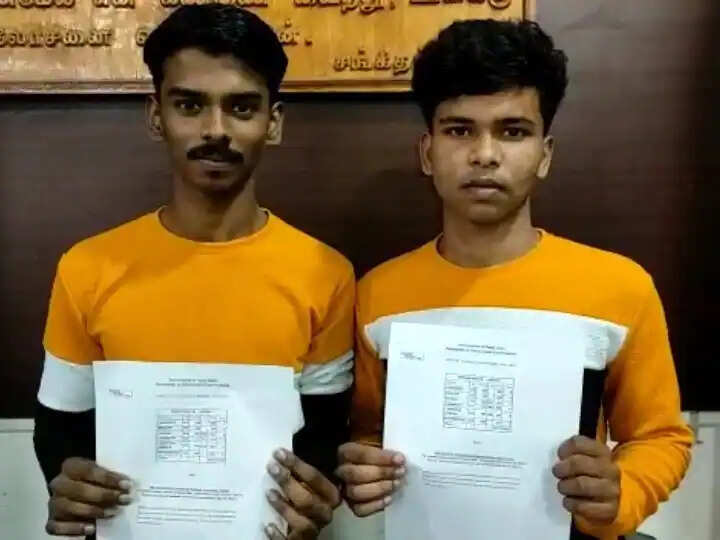 நடை, உடை, பாவனை மட்டுமல்ல 12-ம் வகுப்பு தேர்விலும் ஒரே மதிப்பெண் எடுத்த இரட்டையர்கள்!!