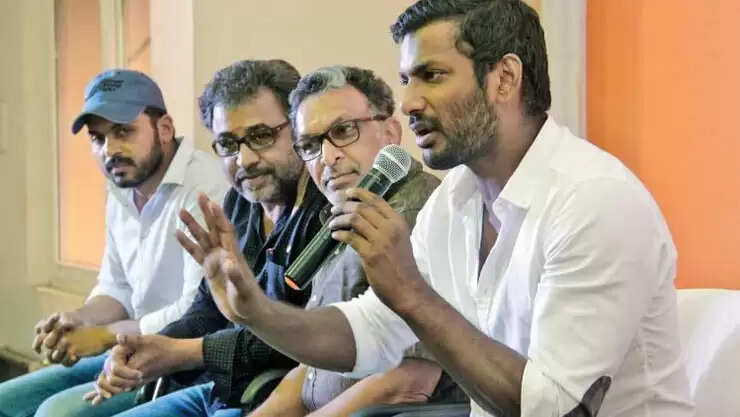 #BREAKING வாக்கு எண்ணிக்கை தொடங்கியது.. குவியும் நடிகர், நடிகைகள் !!