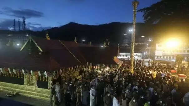 பரவசம்! மகர ஜோதியை தரிசித்த ஐயப்ப பக்தர்கள்!!