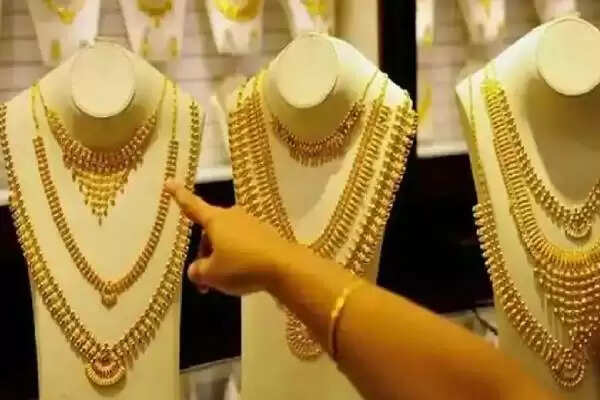 #BREAKING:- உயர்ந்தது தங்கம் விலை..ஒரே நாளில் 400 ரூபாய் உயர்வு..!! நகைப்பிரியர்கள் அதிர்ச்சி..!