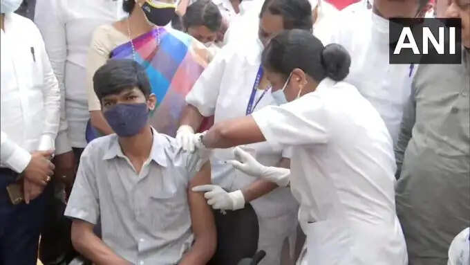 நாடு முழுவதும் முதல் நாளில் 40 லட்சம் சிறார்களுக்கு கொரோனா தடுப்பூசி..!! நாடு முழுவதும் முதல் நாளில் 40 லட்சம் சிறார்களுக்கு கொரோனா தடுப்பூசி..!!