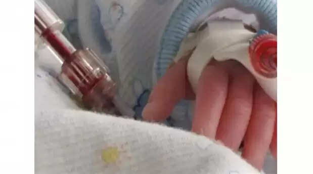 அலட்சியத்தின் உச்சம்.. 4 குழந்தைகளுக்கு செலுத்தப்பட்ட HIV ரத்தம் !