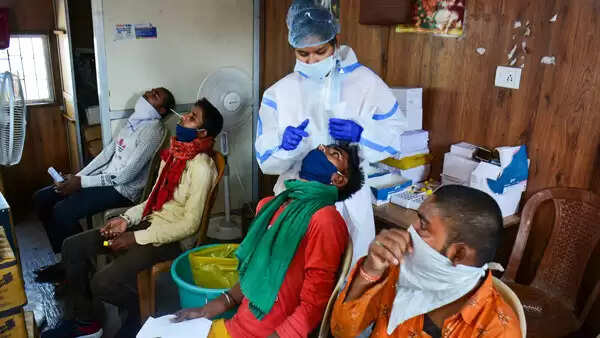 அசுர வேகத்தில் பரவும் கொரோனா.. புதிதாக 2,701 பேர் பாதிப்பு..!