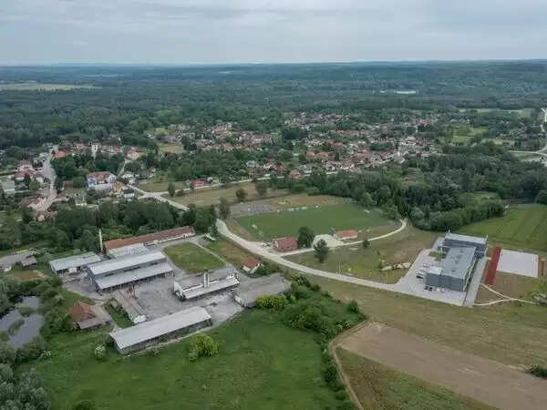 வெறும் 12 ரூபாய்க்கு வீடுகளை விற்பனை செய்யும் நகரம் !! எங்கு தெரியுமா ?