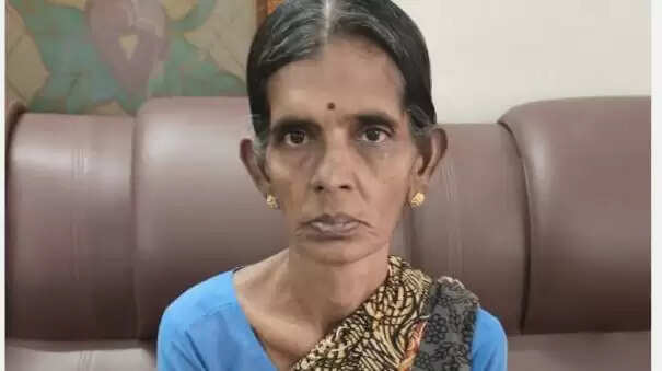 அடித்தாரா அமைச்சர்..?: மனு கொடுத்த பெண் விளக்கம்..!