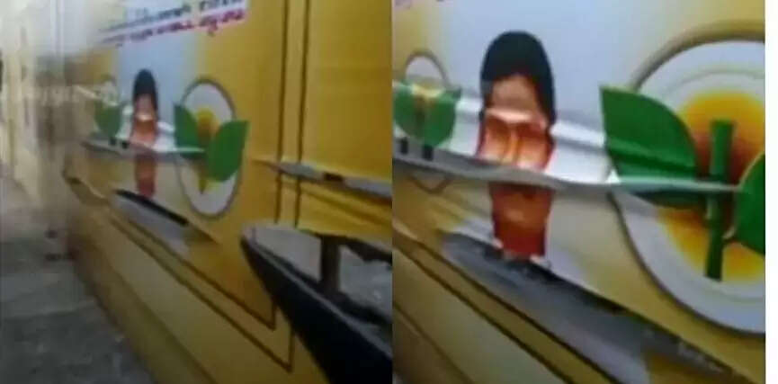 தொடங்கியது கும்மாங்குத்து.. பொதுக்குழு மண்டபத்தில் அதிமுக பேனர்கள் கிழிப்பு !!