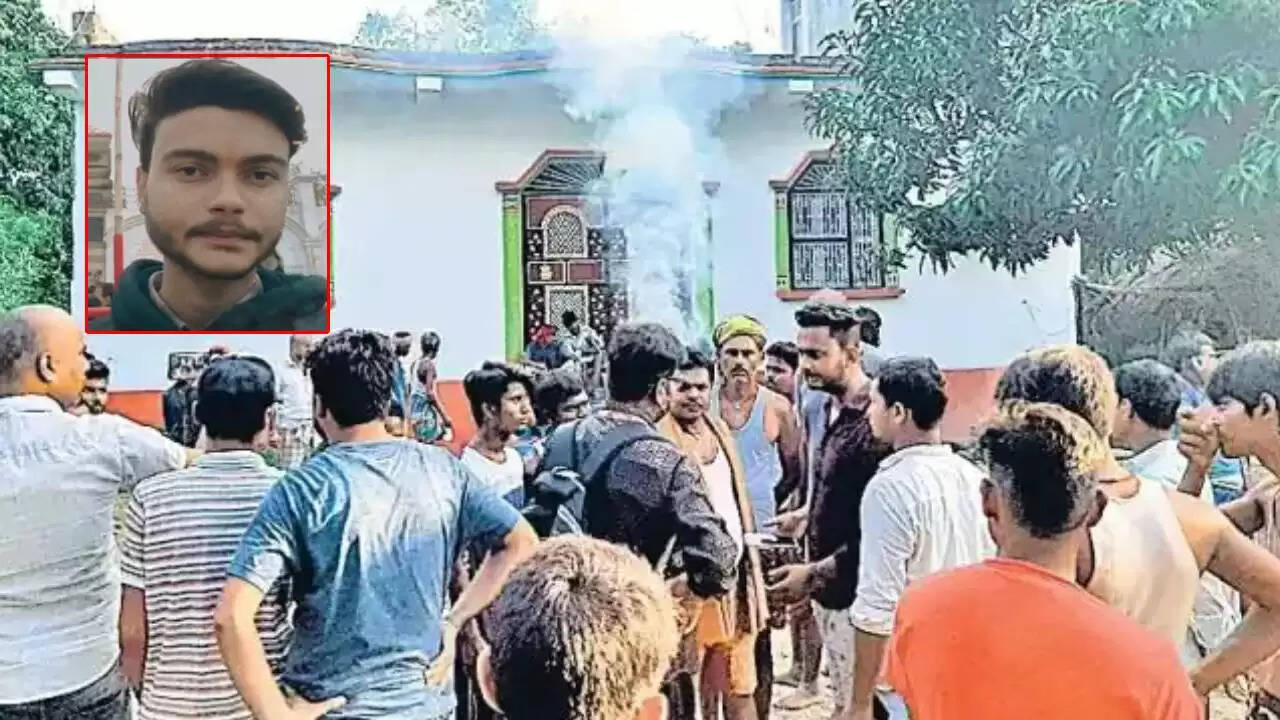 பீகாரில் ஆணுறுப்பை அறுத்து இளைஞர் கொலை... காதலியின் வீட்டின் முன்பே உடலை எரித்த உறவினர்கள்!!