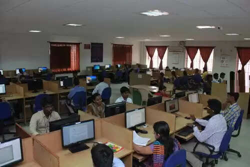 கம்ப்யூட்டர் சயின்ஸ் படிப்புக்கு மாணவர்களிடையே கடும் போட்டி !!