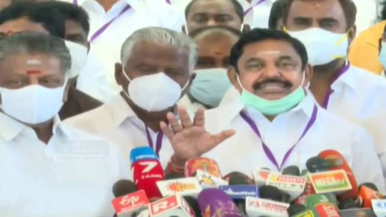 திமுக அரசு சரியாக செயல்படாததால் சென்னை வெள்ளத்தில் மூழ்கியது - எடப்பாடி பழனிசாமி குற்றச்சாட்டு திமுக அரசு சரியாக செயல்படாததால் சென்னை வெள்ளத்தில் மூழ்கியது - எடப்பாடி பழனிசாமி குற்றச்சாட்டு