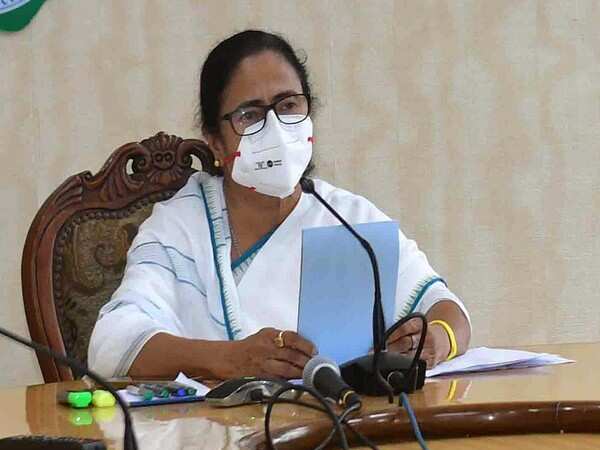பாஜகவுக்கு எதிராக ஒன்றிணைந்து போராட எதிர்க்கட்சி தலைவர்களுக்கு கடிதம் எழுதிய மம்தா!!