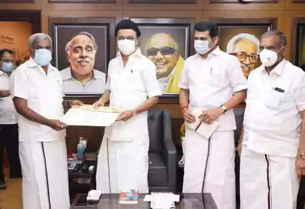 ஒருவர் பின் ஒருவராக வந்து இணைவார்கள்.. திமுகவில் ஐக்கியமான அதிமுக மாஜி எம்பி ஆரூடம்..! ஒருவர் பின் ஒருவராக வந்து இணைவார்கள்.. திமுகவில் ஐக்கியமான அதிமுக மாஜி எம்பி ஆரூடம்..!