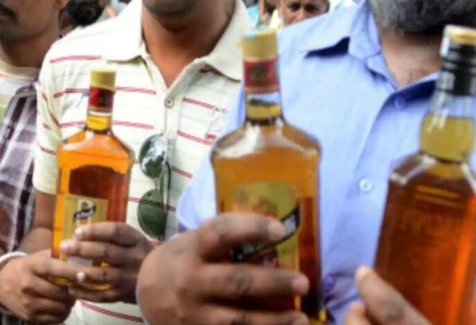 மதுகுடித்த 22 பேர் அடுத்தடுத்து உயிரிழப்பு.. 28 பேர் கவலைக்கிடம்.. உ.பி., அதிர்ச்சி !!