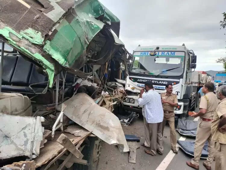 செங்கல்பட்டு அருகே சோகம்.. லாரி மீது அரசு பஸ் மோதல்.. 2 பெண்கள் உட்பட 5 பேர் பலி..!