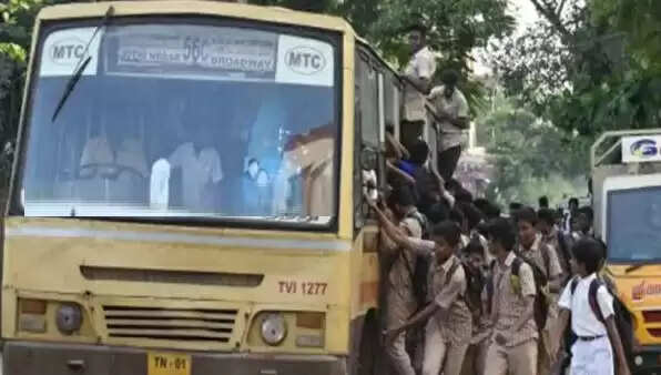 பேருந்தில் அடாவடி.. கண்டித்ததால் கண்ணாடியை உடைத்த பள்ளி மாணவர்கள் !! பேருந்தில் அடாவடி.. கண்டித்ததால் கண்ணாடியை உடைத்த பள்ளி மாணவர்கள் !!