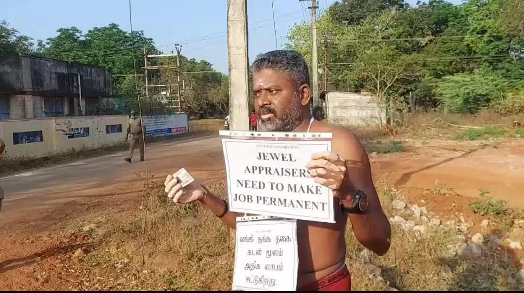 #BREAKING: வாக்குச் சாவடியில் பரபரப்பு.. அரை நிர்வாணமாக வந்த நபர்.. ஏன் தெரியுமா..?