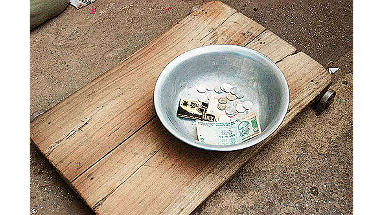 பிச்சை எடுப்பதற்கு தடை விதிக்க முடியாது.. உச்சநீதிமன்றம் உருக்கம் !!