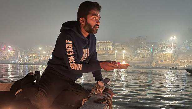 ஏதோ பிரச்னை இருக்கு; திருமண தடை நீங்க வாரணாசியில் சிம்பு பரிகாரம்..!