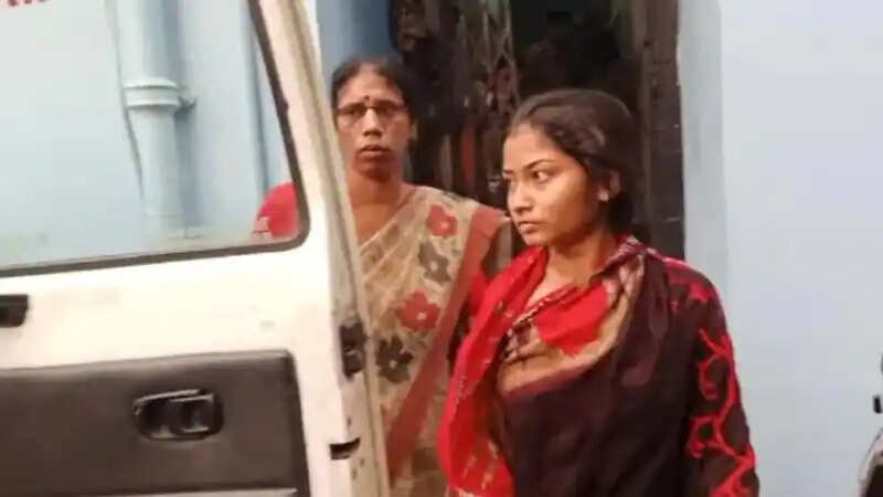 காதலுக்கு எல்லையில்லை : இந்திய காதலனைக் கரம்பிடிக்க நீந்தி வந்த வங்கதேசத்து பெண்!!