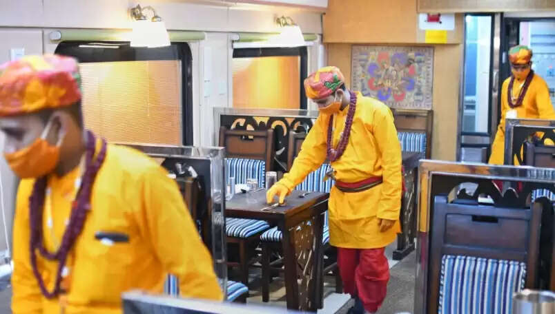 பணியாளர்களுக்கு சீருடை மாற்றம்.. எழுந்த கடும் எதிர்ப்பால் பணிந்த ரயில்வே துறை ! பணியாளர்களுக்கு சீருடை மாற்றம்.. எழுந்த கடும் எதிர்ப்பால் பணிந்த ரயில்வே துறை !