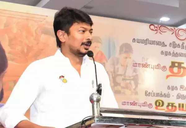 கோவை மக்கள் குசும்பு பிடித்தவர்கள்.. பேச்சை வாபஸ் வாங்கினார் உதயநிதி..! கோவை மக்கள் குசும்பு பிடித்தவர்கள்.. பேச்சை வாபஸ் வாங்கினார் உதயநிதி..!