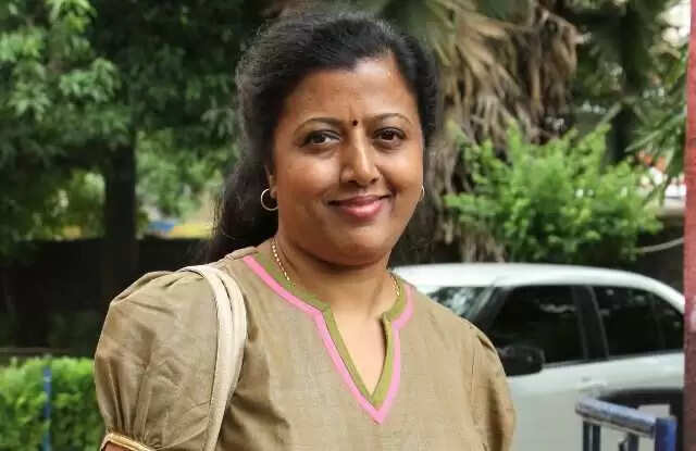 எந்த யோக்கியதையில் நியாயம் பேச வருகிறீர்கள்..? : தாமரையை விளாசும் தியாகு மகள்..!