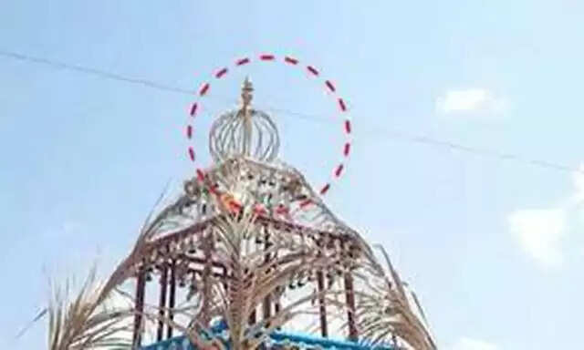 தொடரும் சோகம் ; தேரில் மின்சாரம் பாய்ந்து 3 பேர் பலி..!!