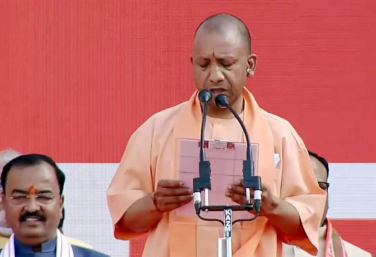 உபி முதல்வராக யோகி ஆதித்யநாத் பதவியேற்பு..!